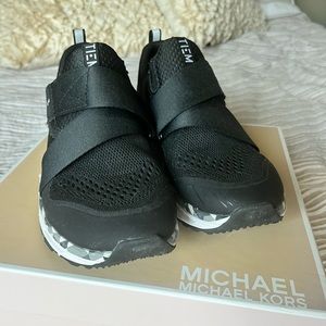 TIEM slipstream indoor cycling shoes black with clips.